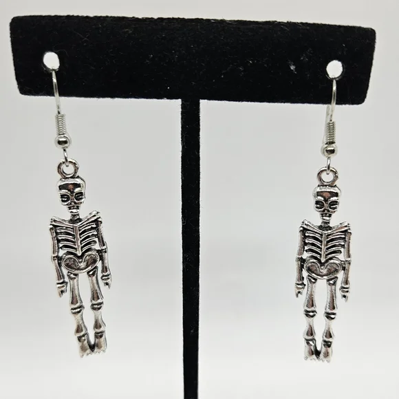 Gothic Skeleton Dangle Earrings Silver - Picture 7 of 11